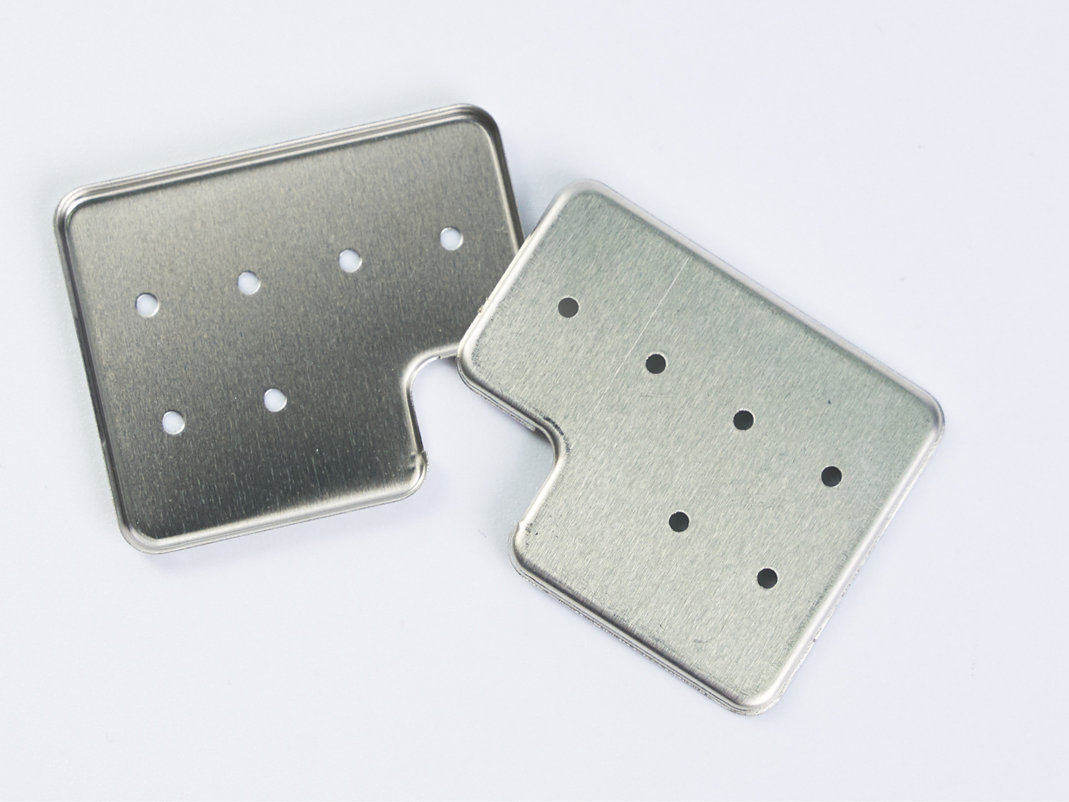 洋白銅屏蔽罩與馬口鐵屏蔽罩做出來外觀有什么差別